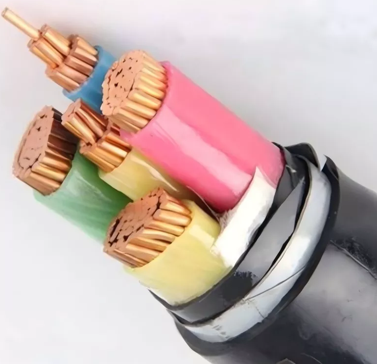 کون سے عوامل کم وولٹیج پاور لائنوں کی موجودہ لے جانے کی صلاحیت کو متاثر کرتے ہیں؟